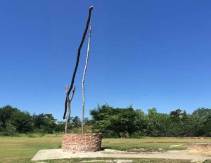 Pusztageschichten #2 Erfahren Sie, wie ungarische Hirten in der weiten Puszta Ziehbrunnen als geheime Kommunikationsmittel nutzten. Entdecken Sie ihre traditionellen Bräuche, Kleidung und die unverzichtbare Rolle der Hirtenhunde. Tauchen Sie ein in die faszinierenden Pusztageschichten, die Geschichte und Moderne miteinander verbinden.