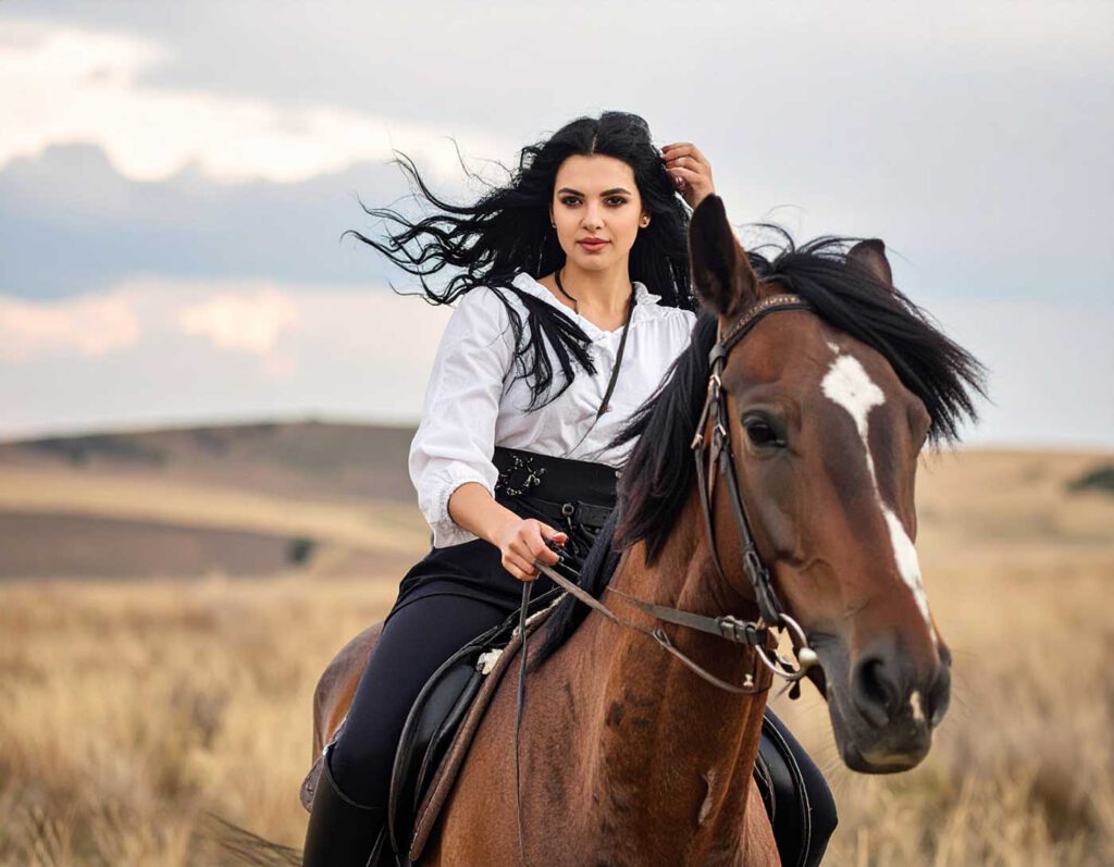 Ilona, die legendäre Pusztaprinzessin, reitet frei durch die ungarische Steppe.